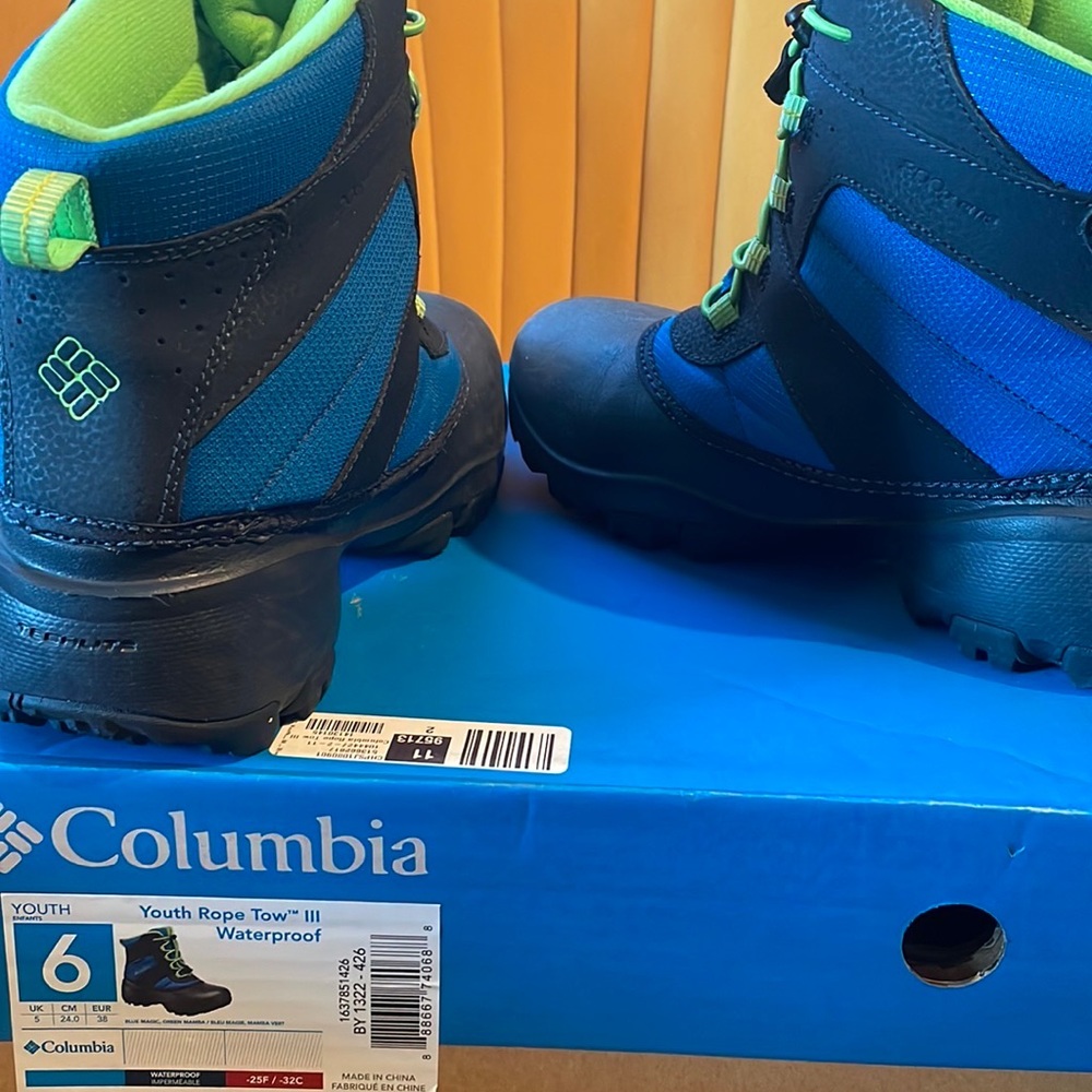 Youth boy Columbia snow boots